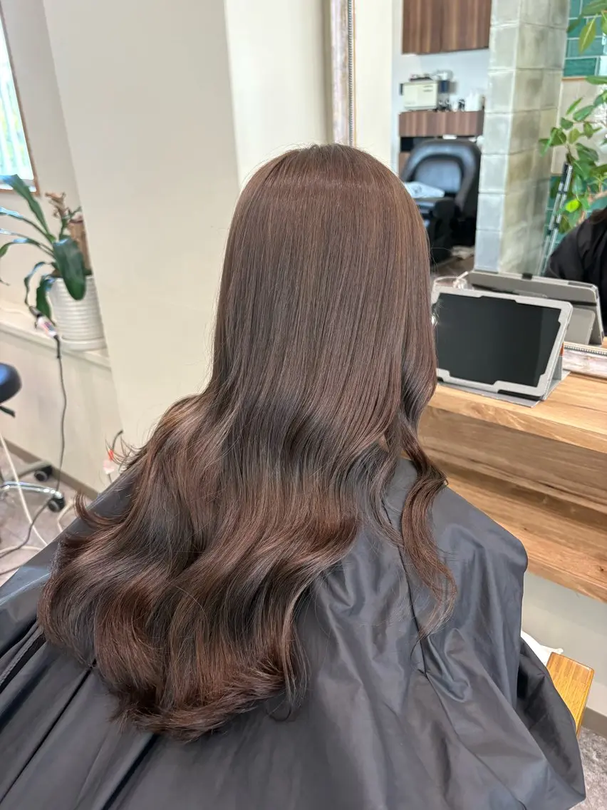 ロング ヘアカラー 安谷屋 こはるのヘアスタイル