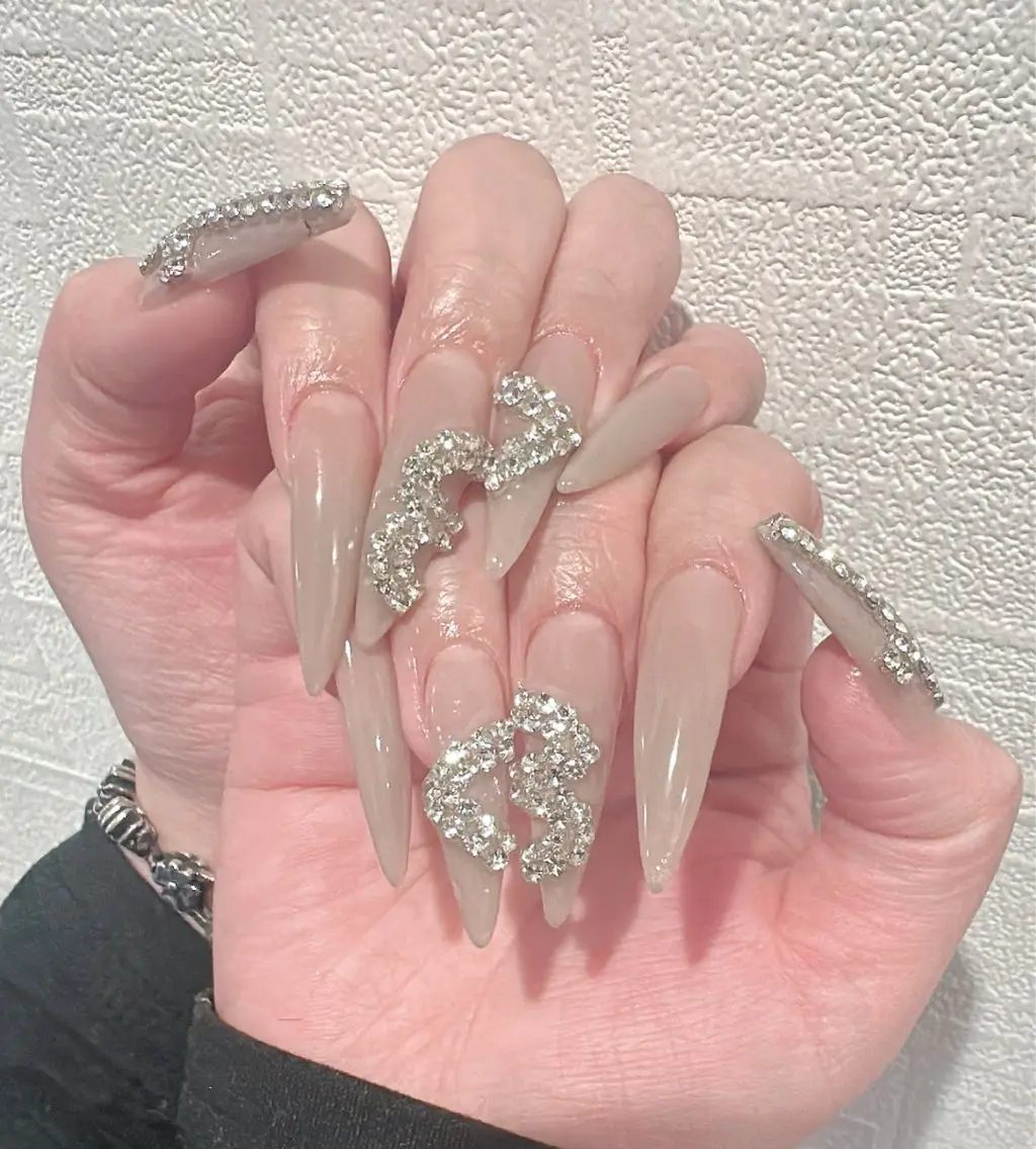 【チップスカルプ】当月限定　キラキラハ−トネイルの写真