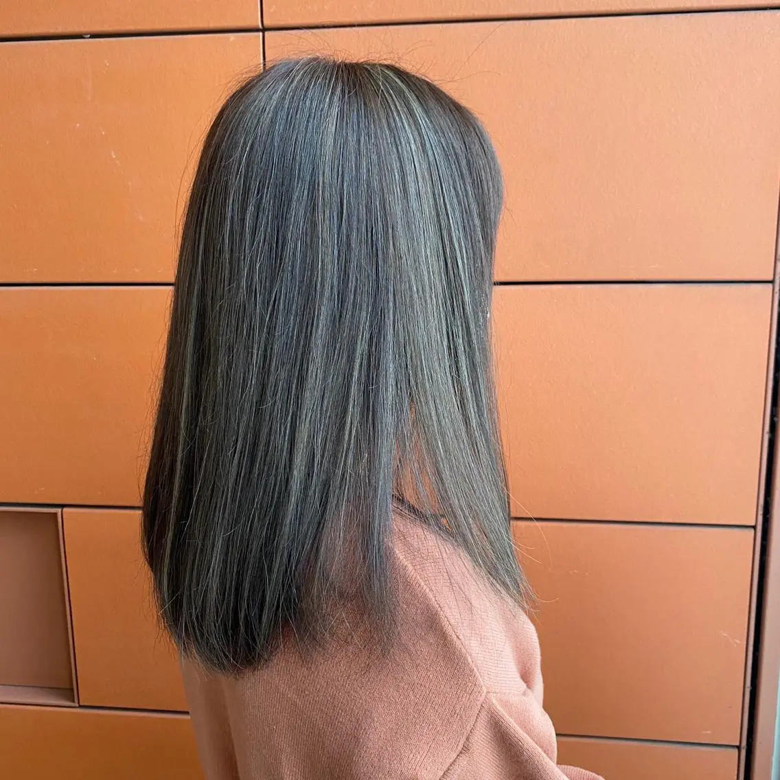 セミロング カラー ハイライトカラー ハイライト 井手 孔介のヘアスタイル