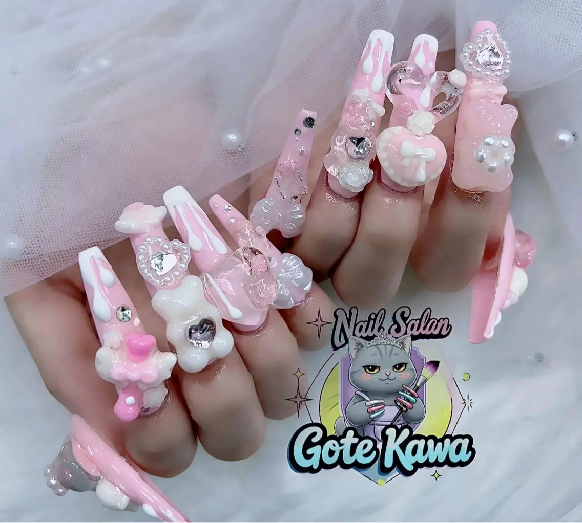 ネイル キラキラネイル 韓国ネイル スカルプネイル Gote Kawa nail salonのネイルデザイン