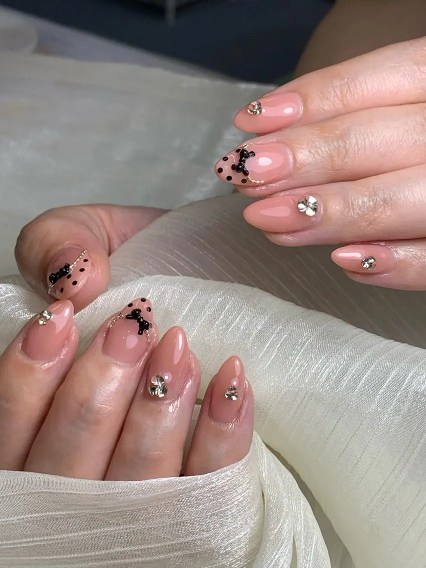 ネイル チークネイル ドット フットネイル フレンチネイル グラデーション ハンドネイル フットネイル ハンドケア HANA 川越東口ネイルサロンのネイルデザイン