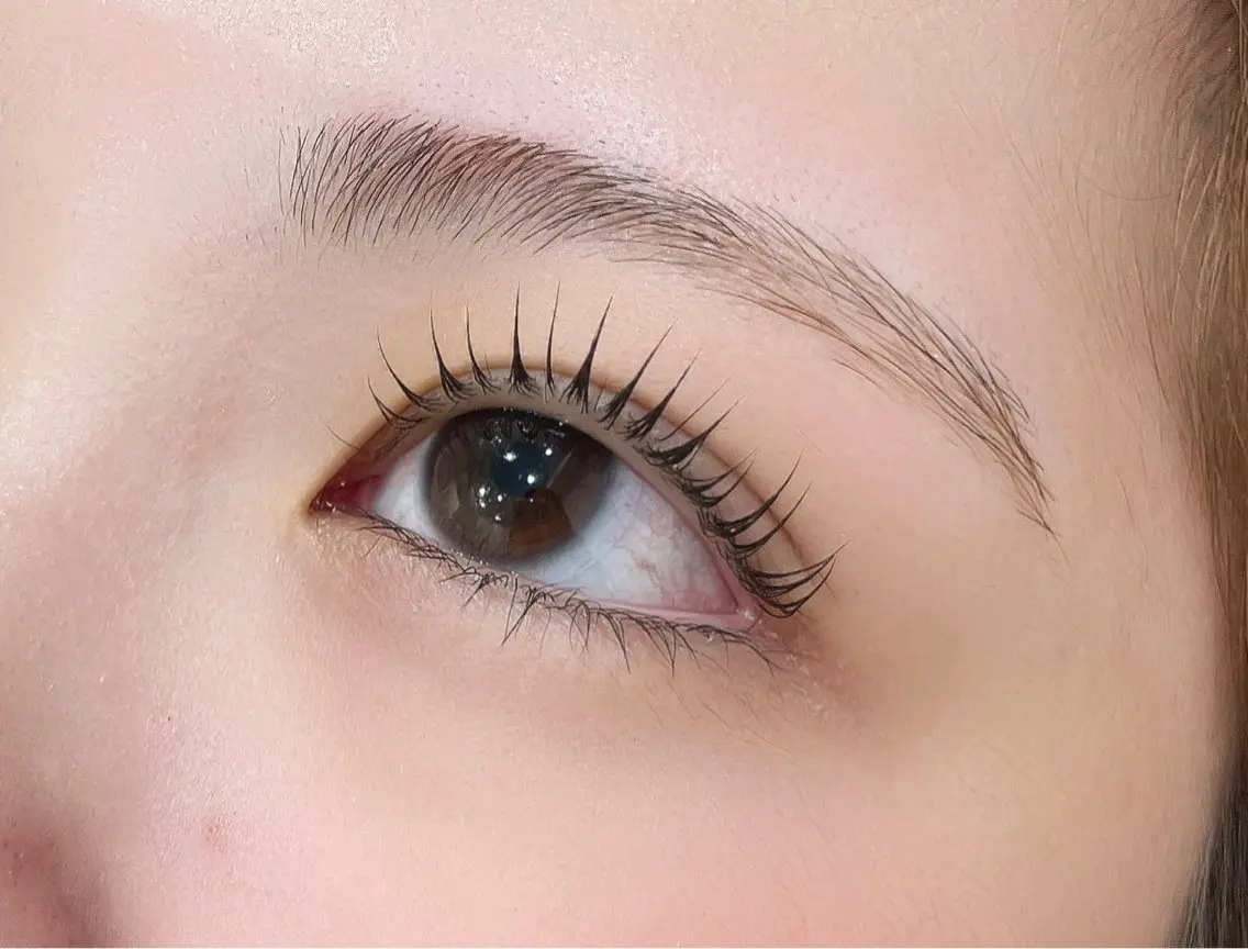 マツエク・マツパ ワックス脱毛 眉カット その他(アイブロウ) une FEMINの眉毛・アイブロウイメージ