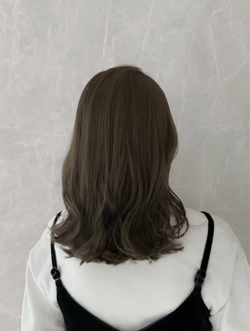 ミディアム ヘアカラー 透明感グレージュカラ ーNANAMIのヘアスタイル