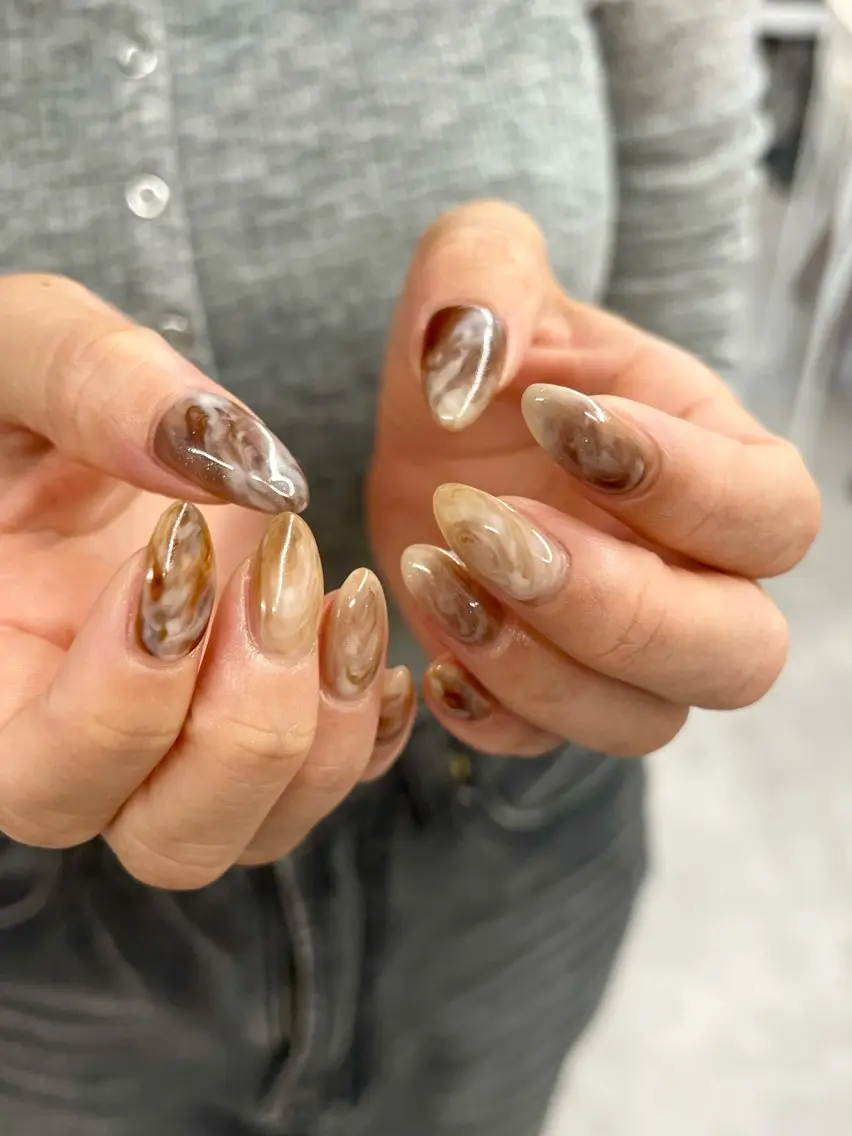 ネイル ブラウン ジェルネイル マグネットネイル ニュアンスネイル パラジェル ハンドネイル ハンドケア Bana_ Nailのネイルデザイン