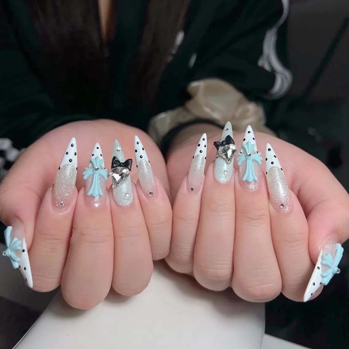 ネイル オーロラネイル クリアネイル 成人式 フラッシュネイル ジェルネイル ハンドネイル Amee Nail Salonのネイルデザイン