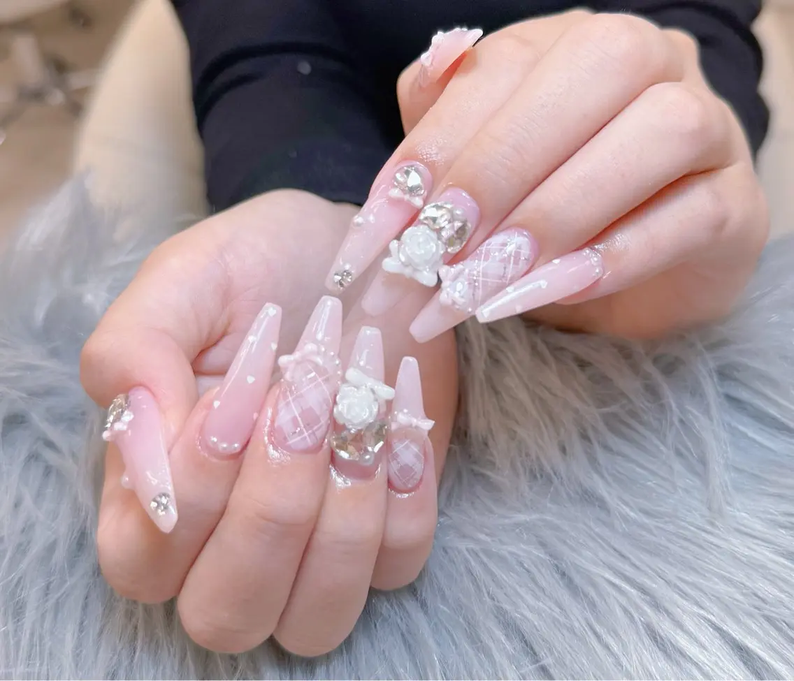 ネイル ハンドネイル ハンドケア Anh Nail 歌舞伎町のネイルデザイン