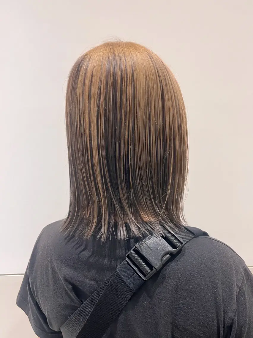 セミロング ヘアカラー 🤍ちなみ 🤍のヘアスタイル