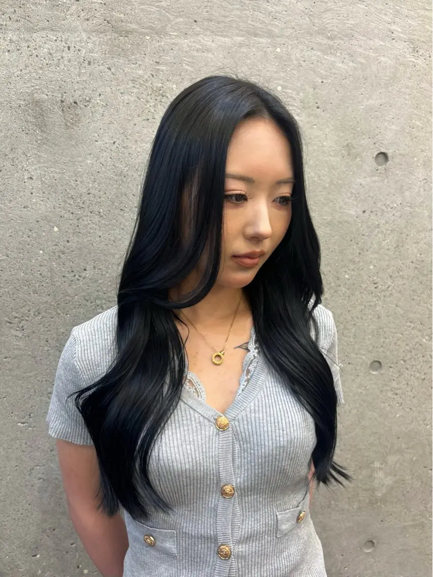 ロング カラー 黒髪 ブルーカラー ブルーブラック ヘアカラー 透明感カラー/ すみれのヘアスタイル