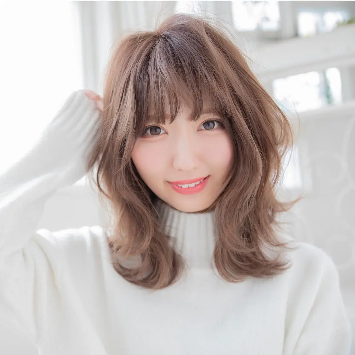 セミロング カラー 透明感カラー ヘアケア特化型サロン newi 京橋のヘアスタイル