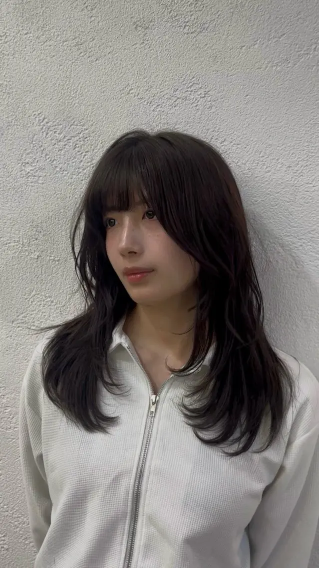 ロング 顔まわりレイヤー レイヤーカット 山本 梨華のヘアスタイル