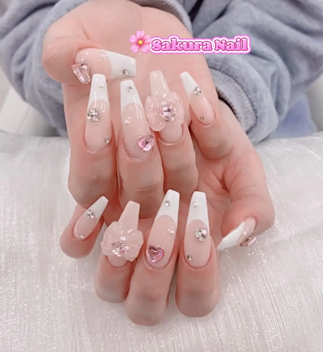 ネイル アートネイル オーロラネイル ボルドー チークネイル フレンチネイル ハンドネイル Sakura Nail Salonのネイルデザイン