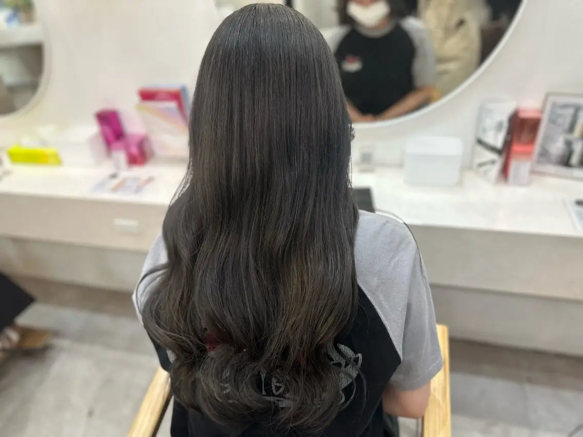 ロング アッシュ アッシュグレー ヘアカラー トリートメント lovis🧸ゆうあ 🧸/透明感カラーのヘアスタイル