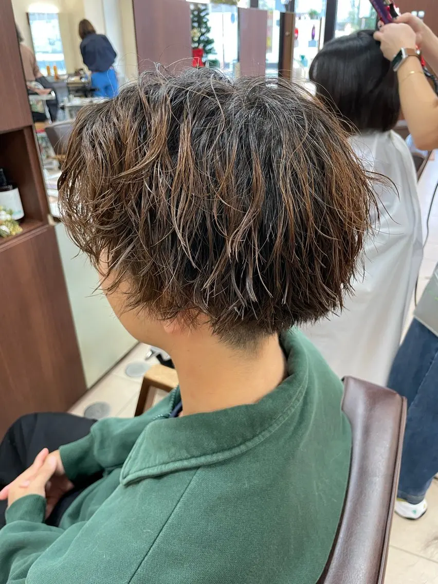 パーマ メンズ メンズ韓国風 メンズパーマ ニュアンスパーマ スパイラルパーマ 北林 秀悟のヘアスタイル