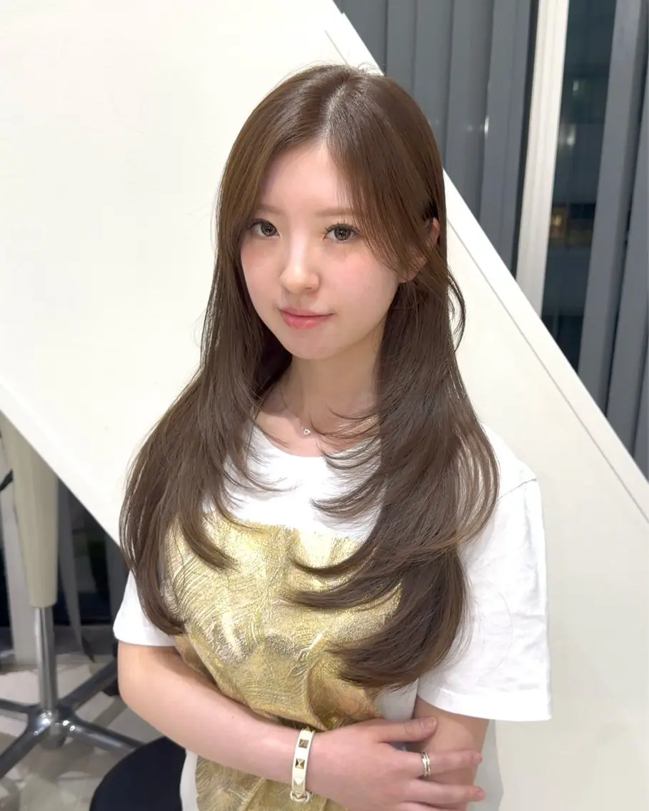 カラー 西口 梨穂のヘアスタイル
