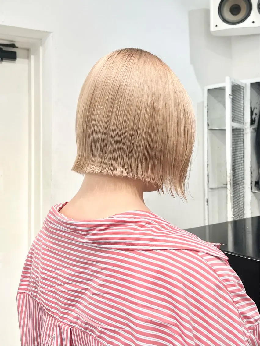 ショート カラー アッシュ ベージュカラー ブリーチ ブロンド ケアブリーチ ヘアカラー トリートメント HARU//原宿🤍 リピート率NO.1のヘアスタイル
