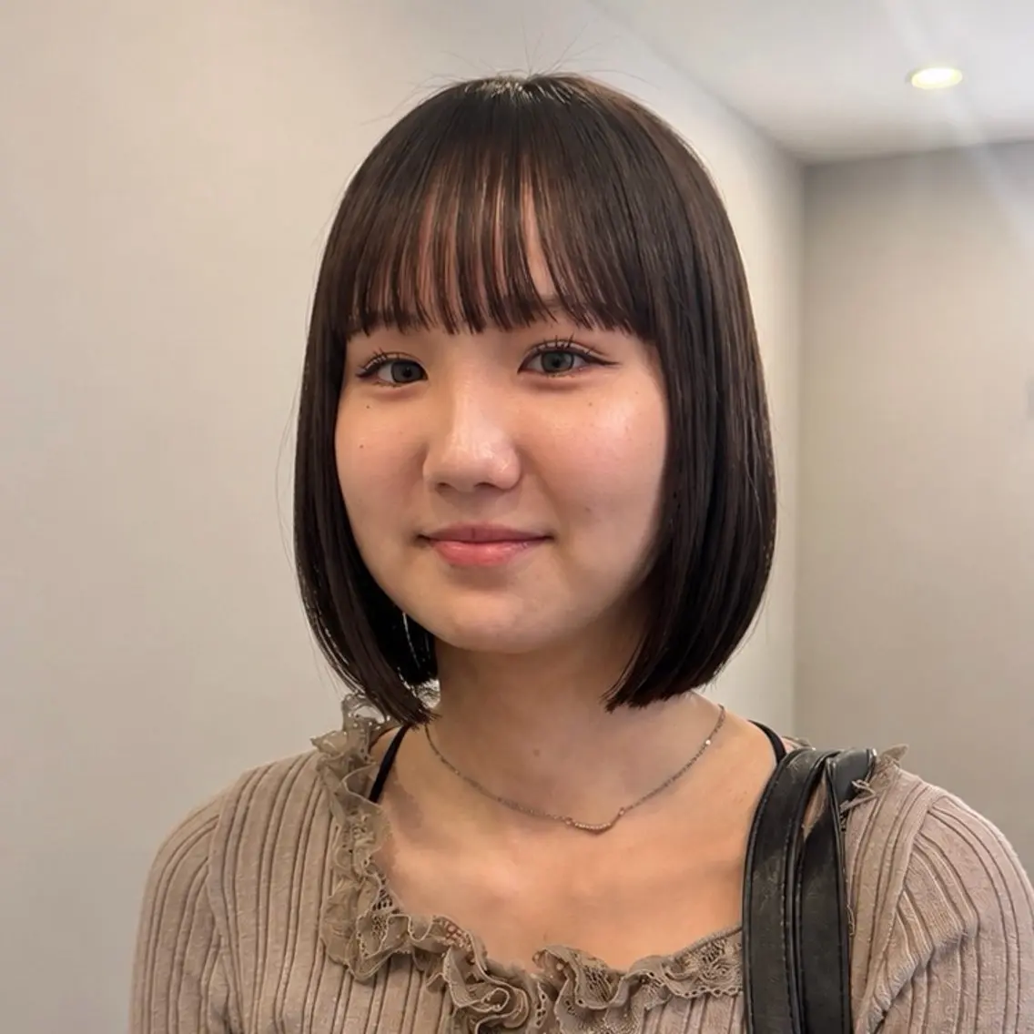 ミディアム SAKI 新宿のヘアスタイル