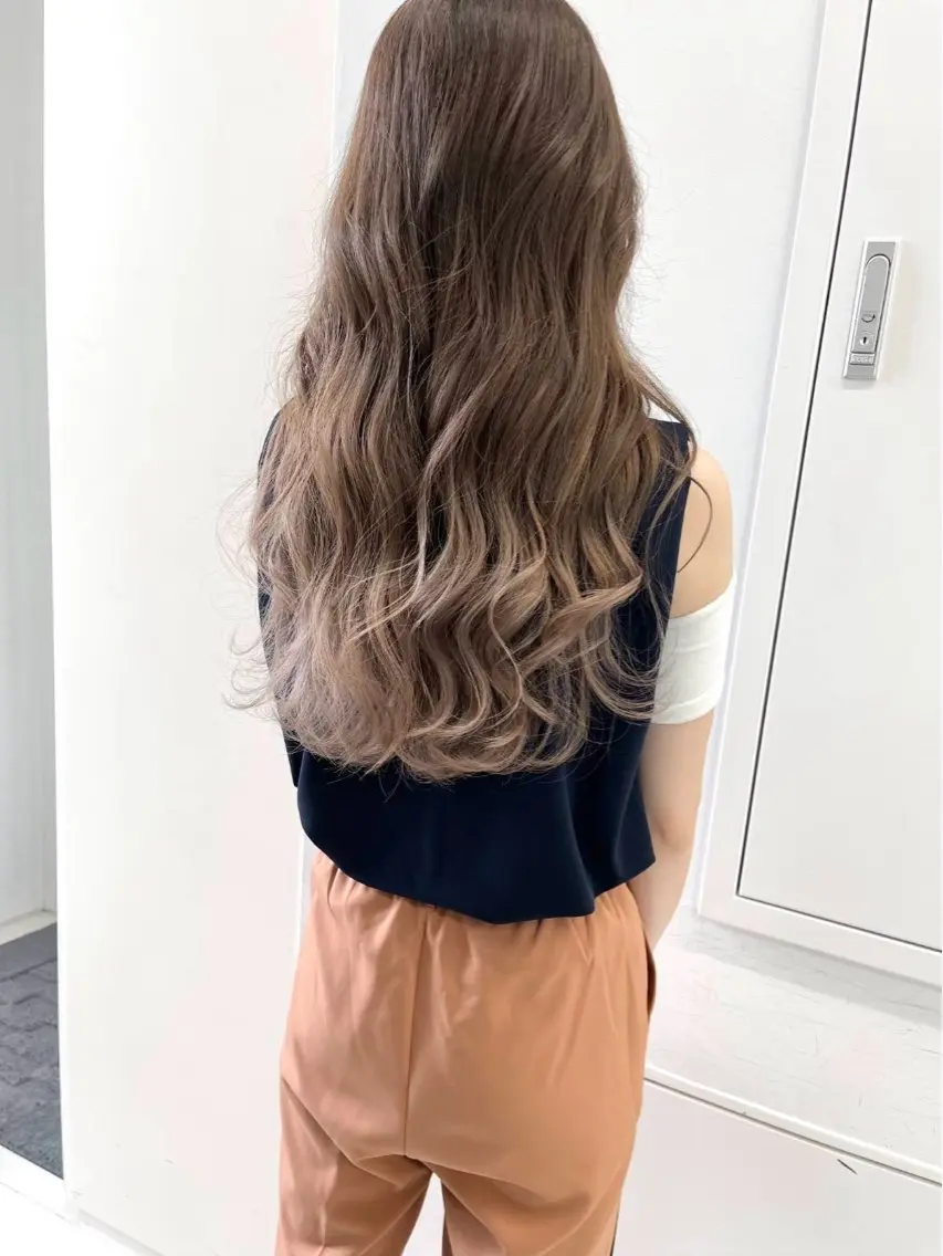 ロング カット ヘアカラー Cielo by Siestaのヘアスタイル