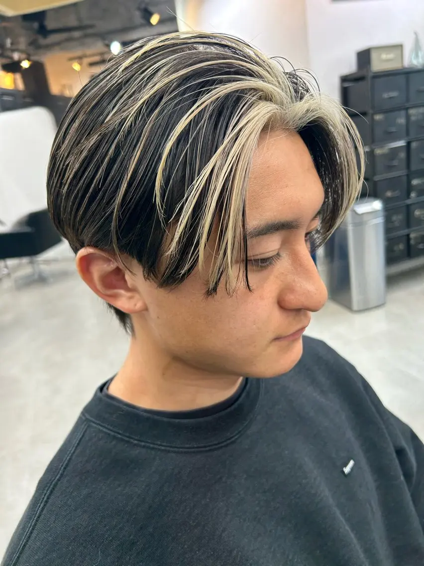 ショート カラー ミストバング フェイスフレーミング ハイライトカラー ハイライト RYOSUKE ハイトーンのヘアスタイル