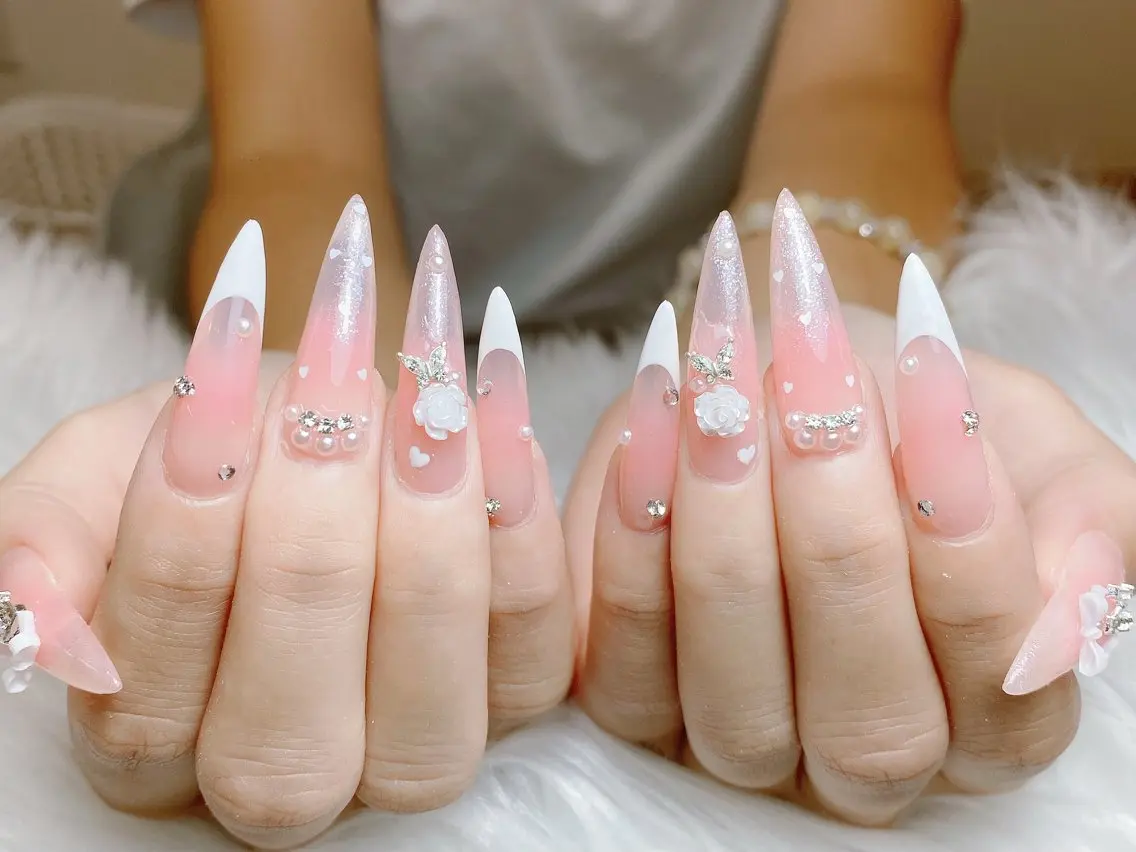 ネイル オーロラネイル ブラウン フラッシュネイル フラワーネイル ホログラムネイル ハンドネイル Rei _Nail 新宿のネイルデザイン