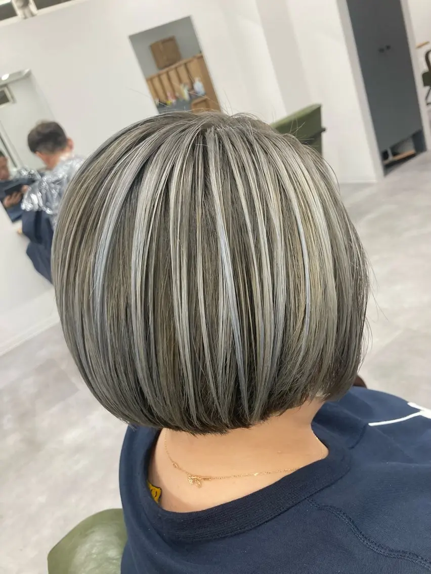 ショート カラー バレイヤージュ シルバー レイヤーカット カット ヘアカラー トリートメント SHAFT Ieiriのヘアスタイル