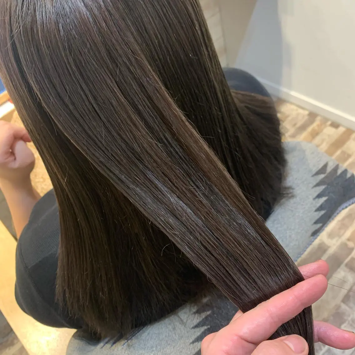 ミディアム ヘアカラー トリートメント 二狼 (じろう)のヘアスタイル
