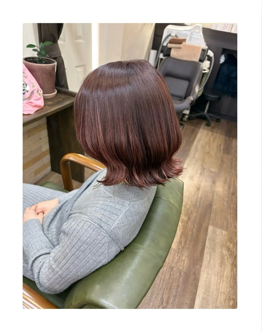 ショート カラー カシス ピンクカラー ヘアカラー 安松 莉那のヘアスタイル