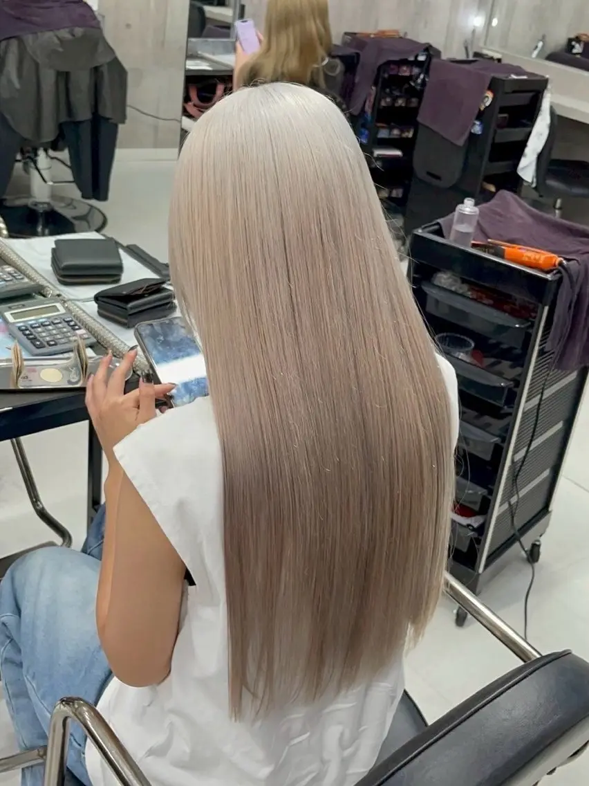 セミロング カラー パーマ ヘアアレンジ メンズ キッズ ヘアカラー トリートメント レイヤー×ハイトーン / mihana🪐のヘアスタイル
