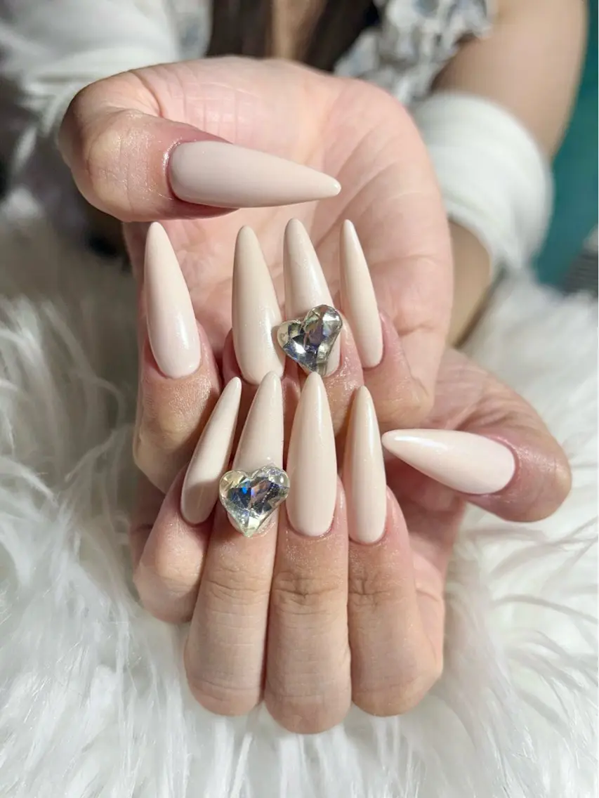ネイル ロングネイル ワンカラーネイル ネイルチップ ホワイト ハンドネイル haac nailsのネイルデザイン