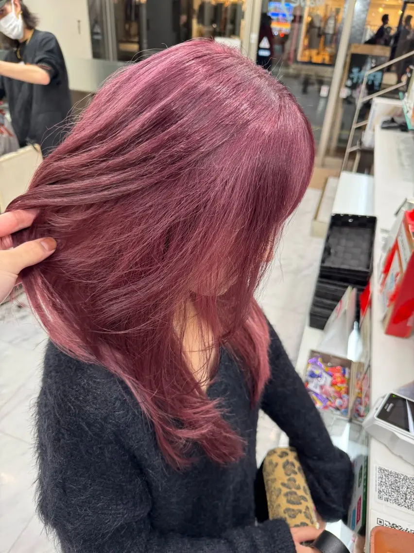 ロング カラー ヘアアレンジ 切りっぱなしボブ ブリーチ カシス デザインカラー ダブルカラー カット ヘアカラー トリートメント 目黒 碧人のヘアスタイル