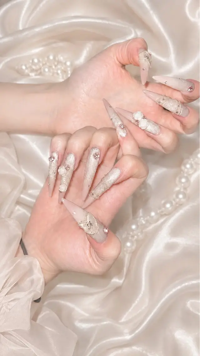 ネイル アートネイル キラキラネイル レース ラメ(グリッター) ロングネイル Merci NailSalonのネイルデザイン