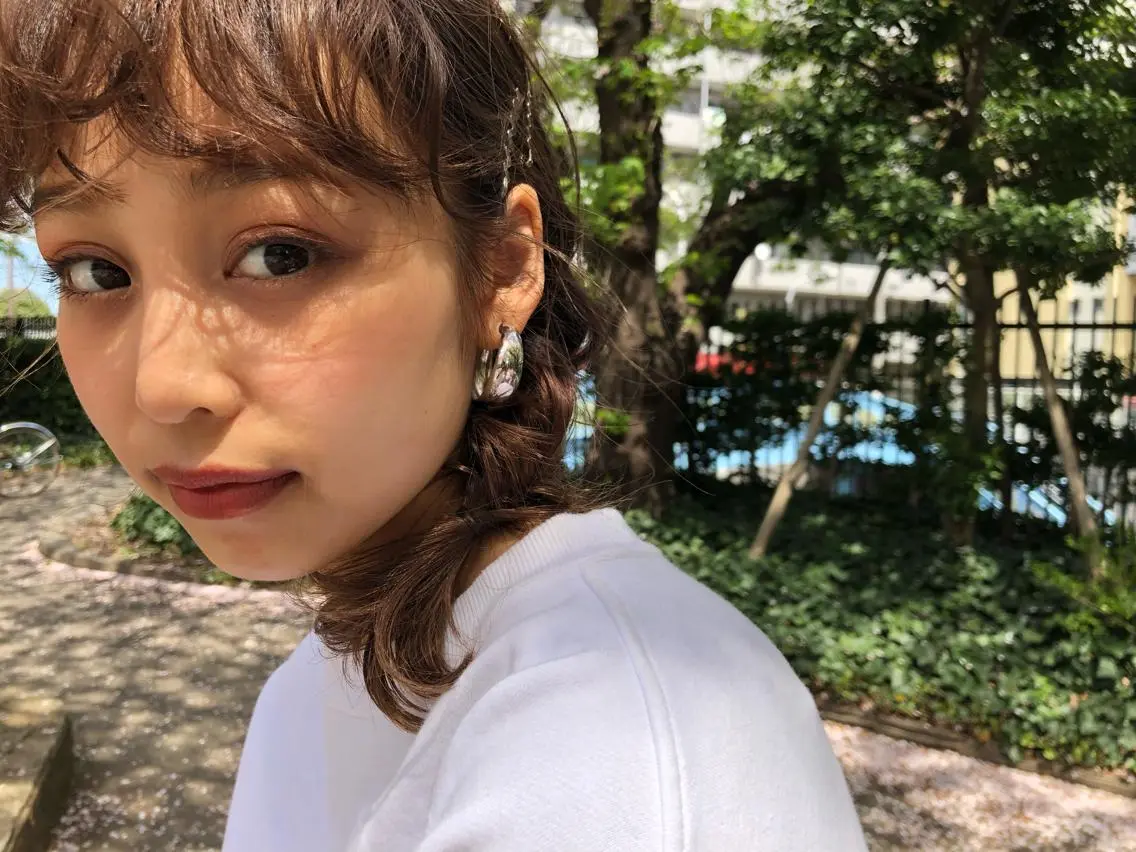 ミディアム カラー ヘアアレンジ 顔周りレイヤー/韓国 ブリーチminamiのヘアスタイル