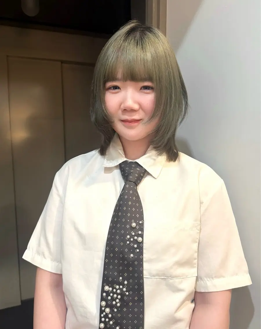 ミディアム she. momonoのヘアスタイル