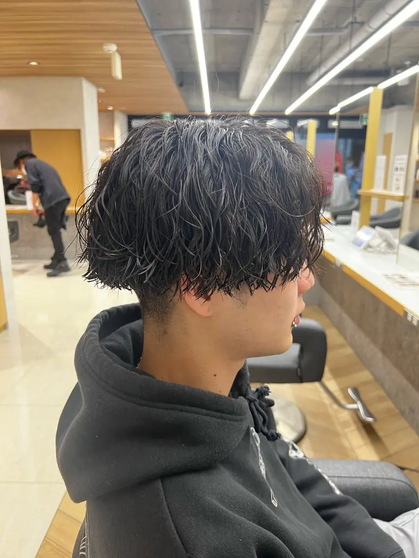 迷ったらコレ👍『オシャレになりたい人必見🌟』メンズパーマ各種+メンズカット+トリートメントの写真