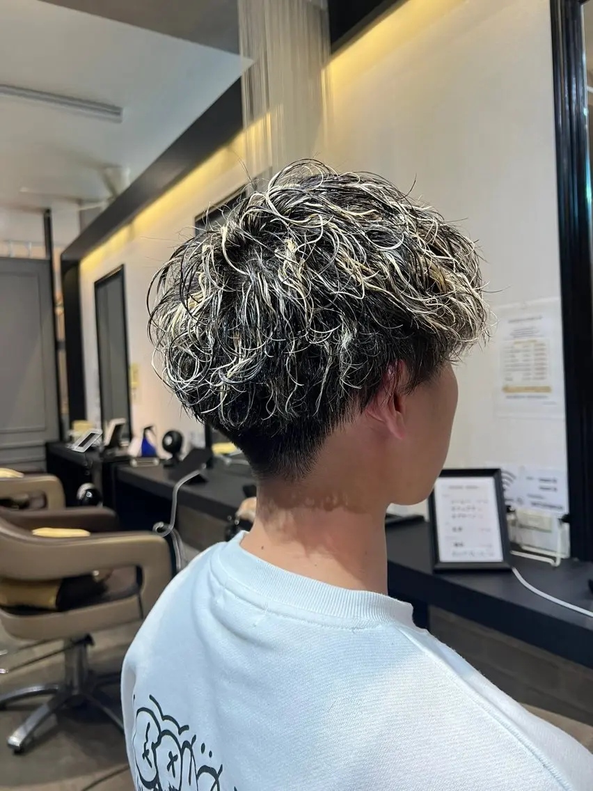 カラー パーマ メンズ メンズハイライト メンズパーマ ハイライトカラー カット パーマ 川村 綾のヘアスタイル