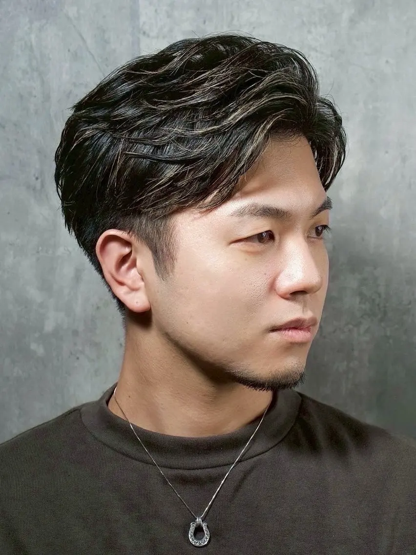 ミディアム 阿賀 佑季のヘアスタイル