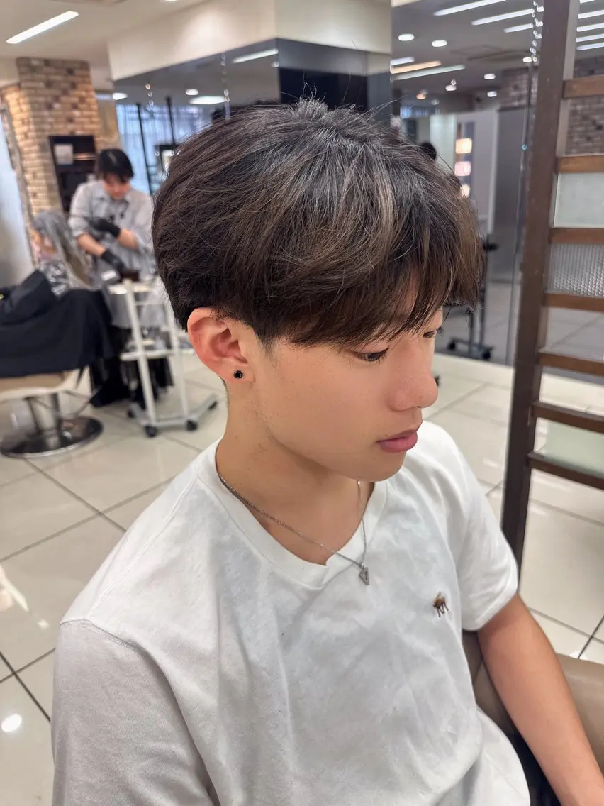 メンズ メンズ特化シャドウパ ーマラウンドマッシュのヘアスタイル