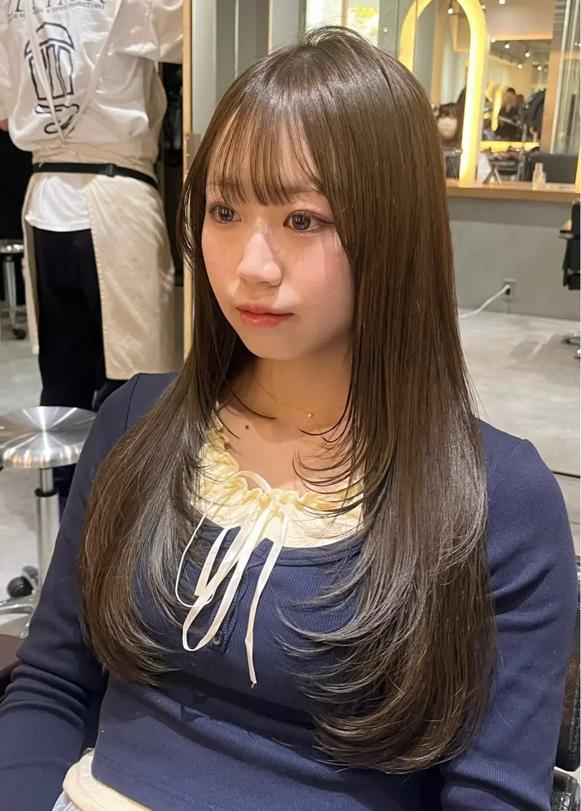 ロング カラー ベージュカラー オリーブベージュ カット ヘアカラー 顔周りカット/ 透明感カラー/ユイのヘアスタイル