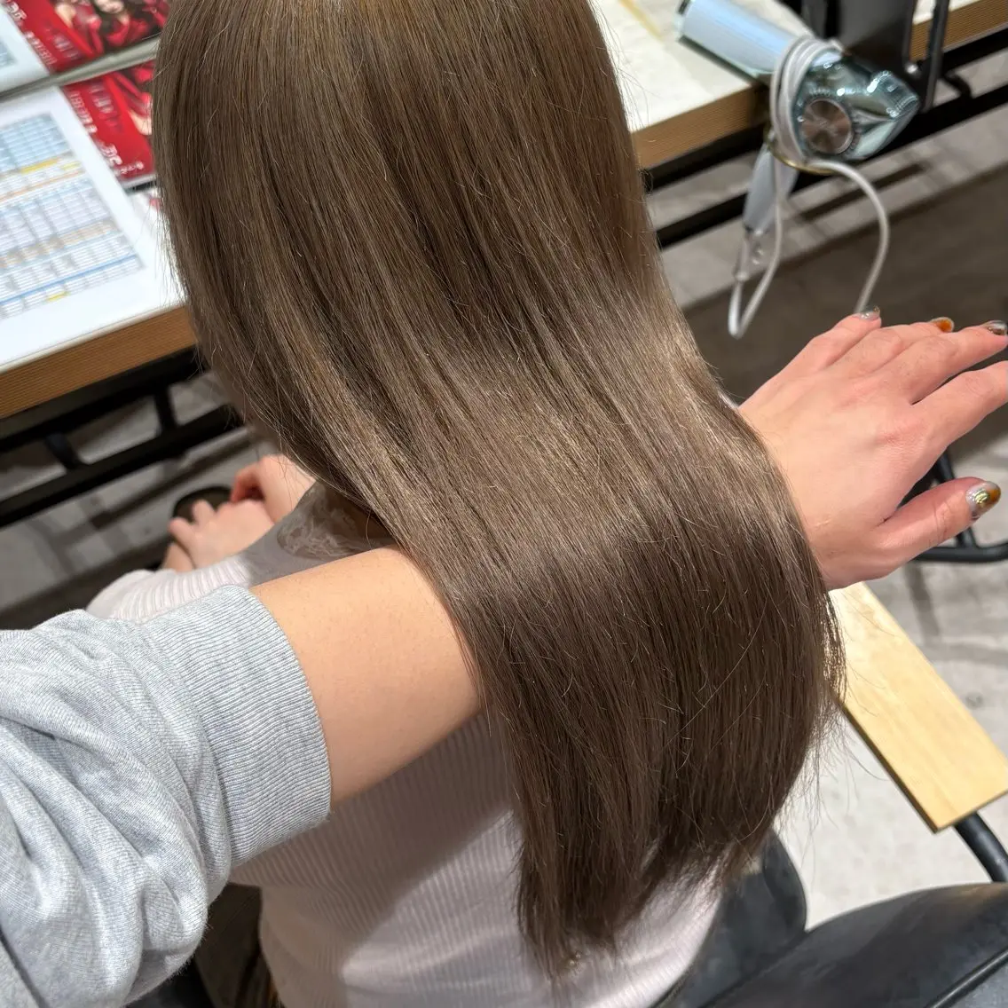 ロング カラー ベージュカラー ブリーチ 透明感カラー ハイトーンカラー ミルクティーベージュ ヘアカラー 🍃オリーブ/透明感 カラー/ shoのヘアスタイル