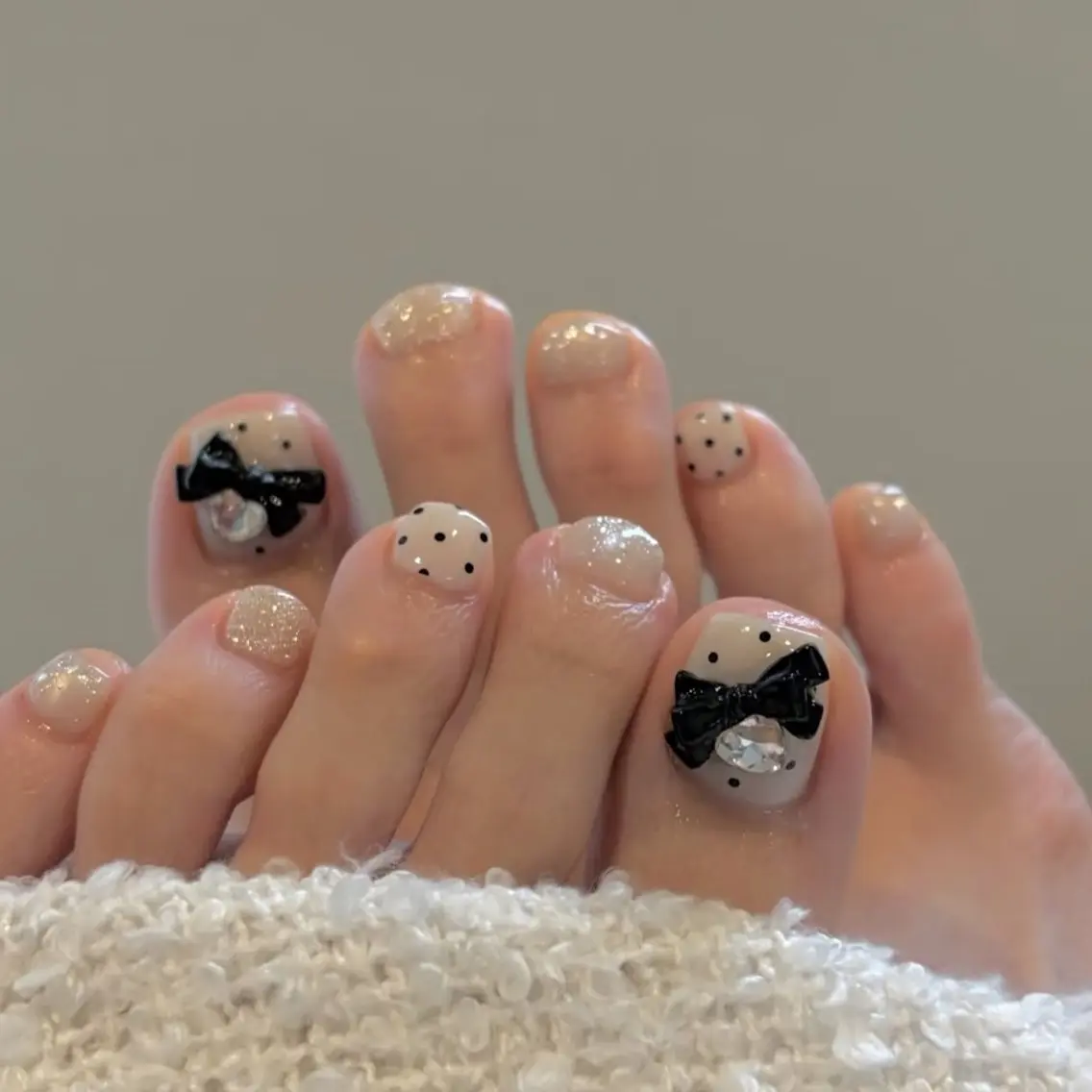 ネイル チークネイル フレンチネイル ジェルネイル ガーリー キラキラネイル フットネイル UM Nail Salonのネイルデザイン