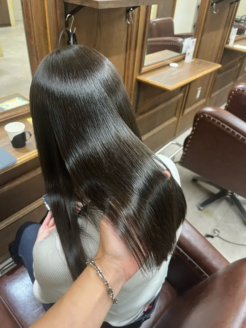ミディアム 髪質改善 縮毛矯正 河上 麻衣/白髪ぼかしのヘアスタイル
