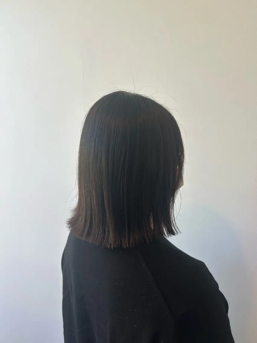 ミディアム 亀澤 瑚奈のヘアスタイル