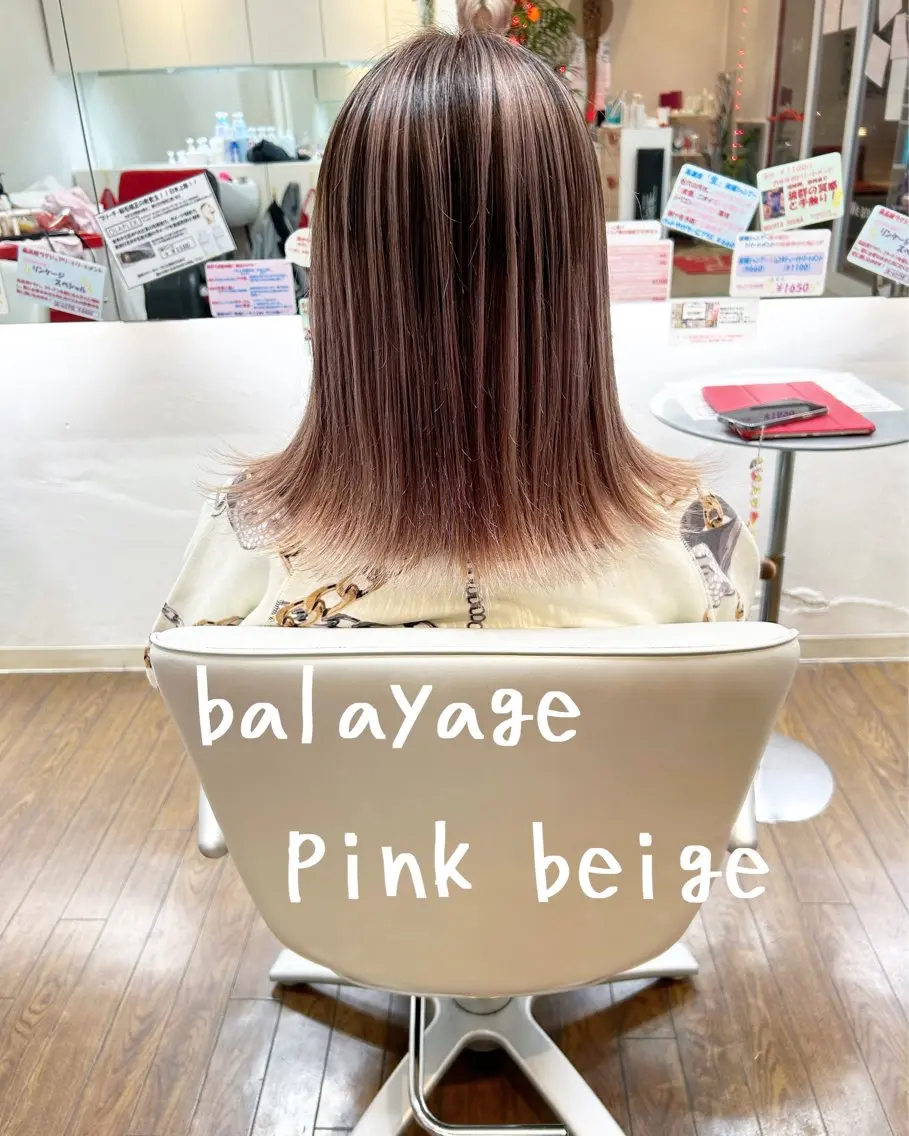 ミディアム カラー バレイヤージュ ベージュカラー ピンクカラー ピンクベージュ レイヤーカット ヘアカラー GLAD 萩原のヘアスタイル