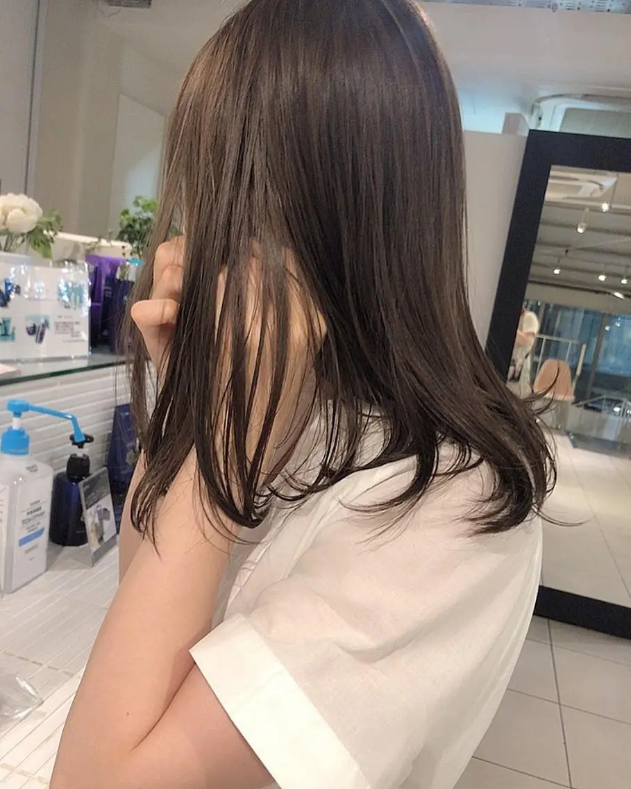 カット＋透明感カラーの写真