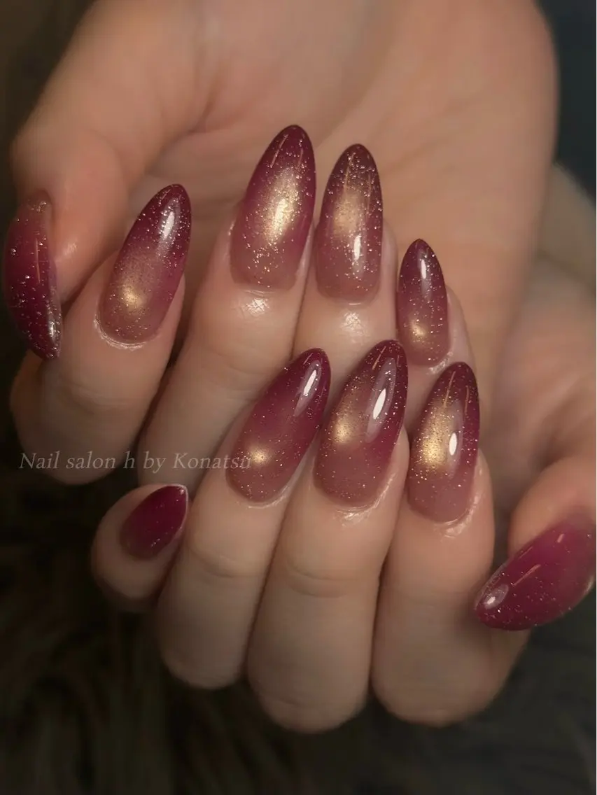 ネイル ボルドー 長さ出し ゴールド グラデーション マグネットネイル ハンドネイル nail salon h🎀小夏のネイルデザイン