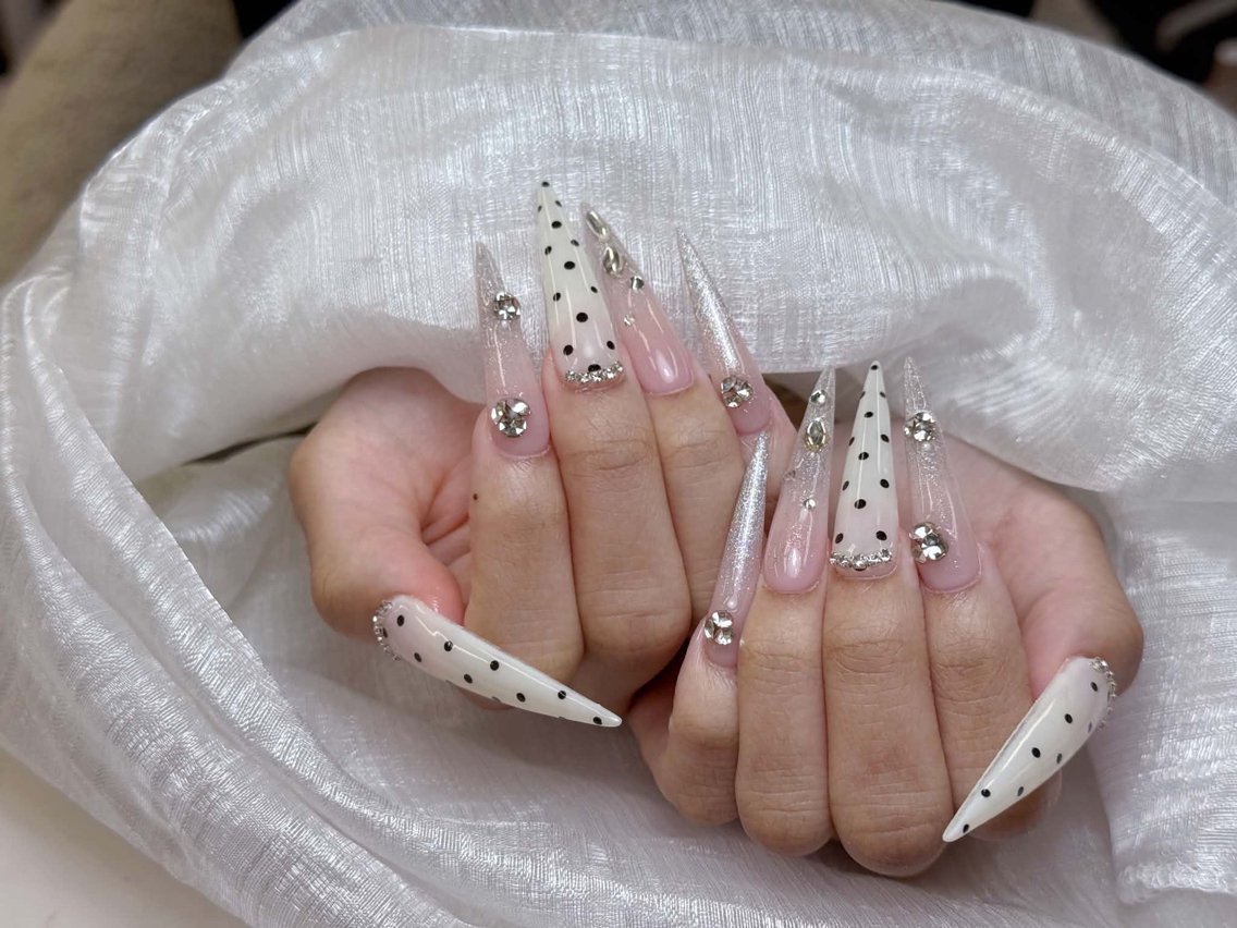 ネイル アニマル柄 ブラウン フットネイル フレンチネイル 韓国ネイル ハンドネイル Lisa Nail Salonのネイルデザイン