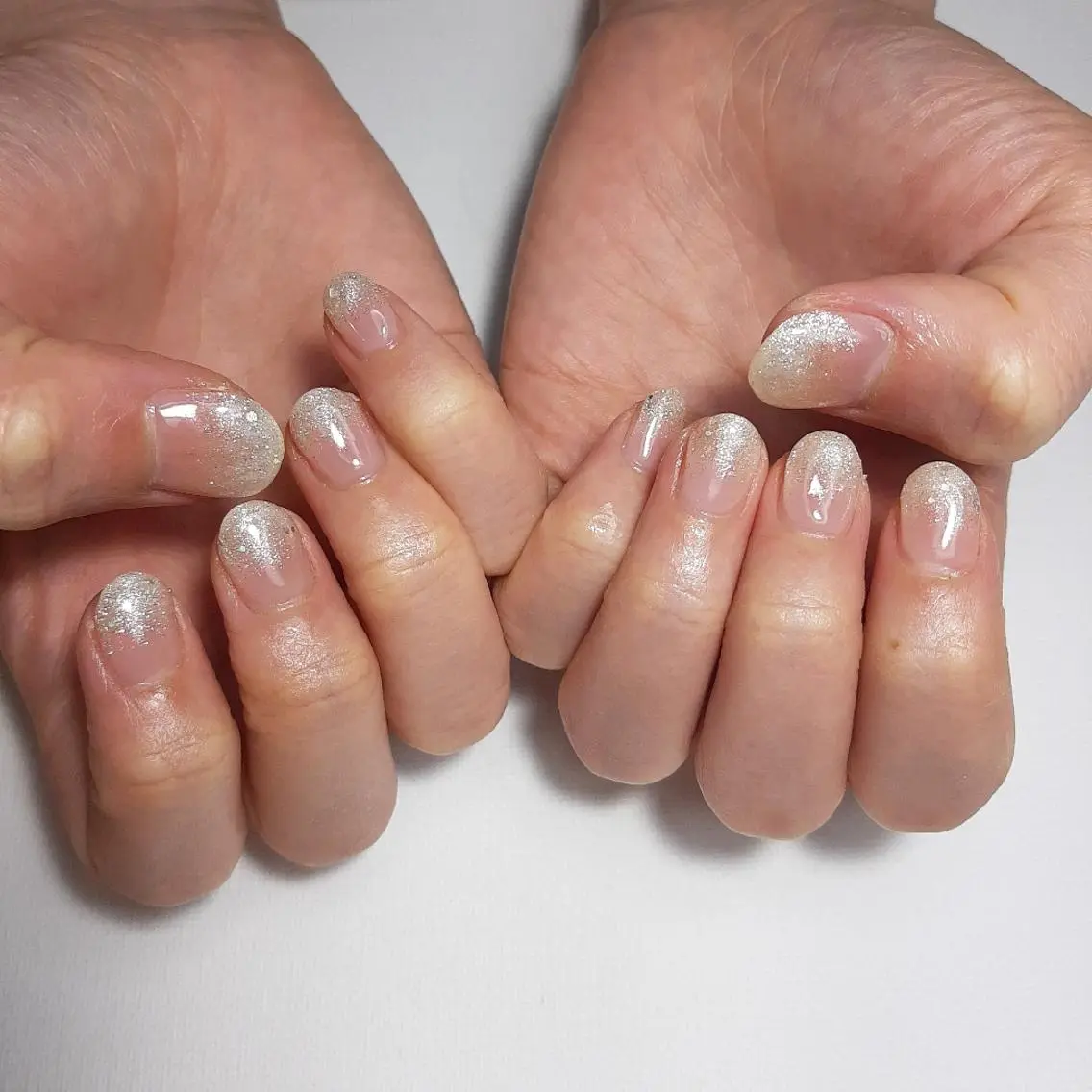 ネイル グラデーション ラメ(グリッター) ラメグラデーション シルバー ホワイト owlnail /持込みデザイン専門のネイルデザイン