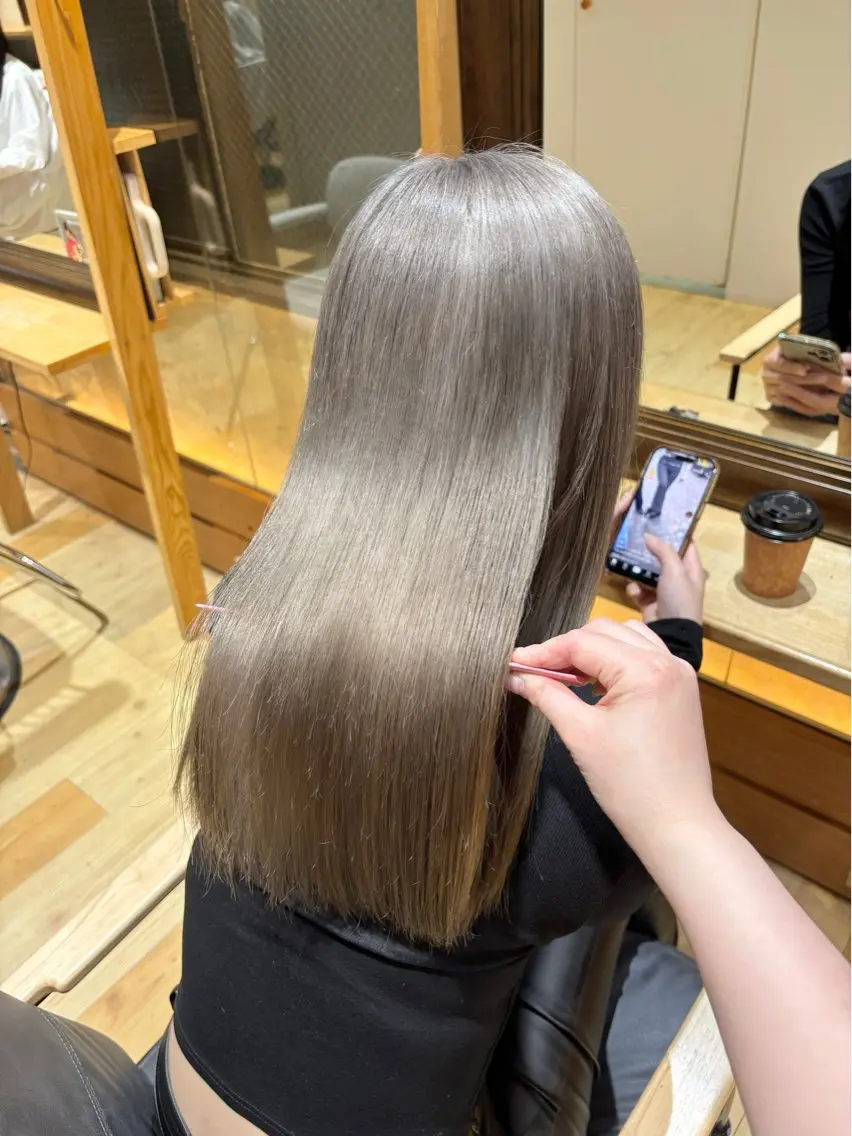 セミロング ヘアカラー Rinka  ︎︎のヘアスタイル