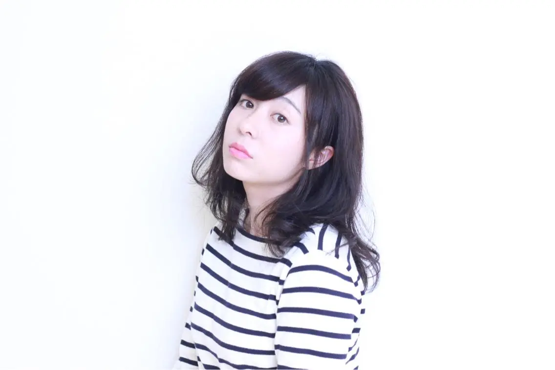 ミディアム カラー 菅 由梨菜のヘアスタイル