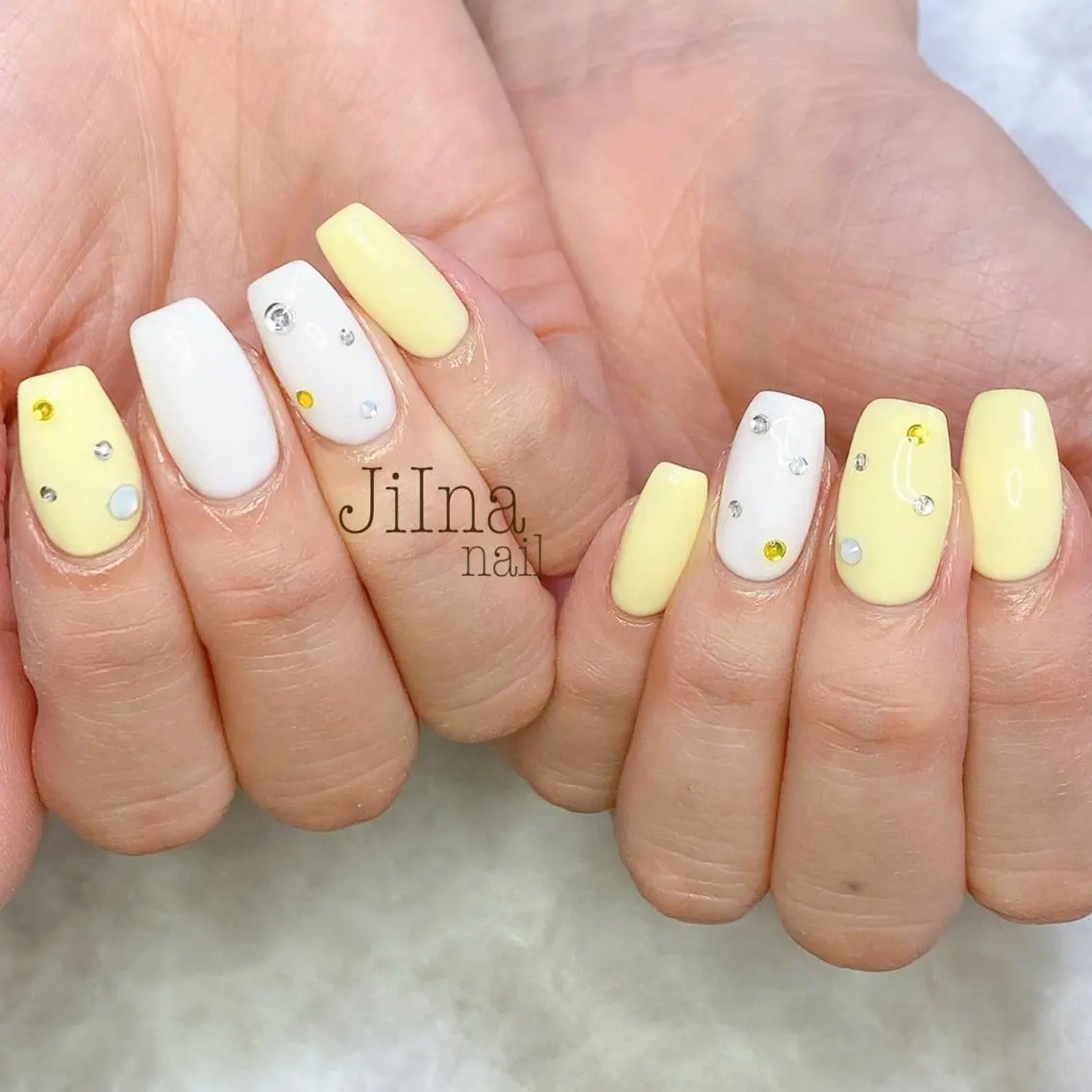 ネイル ホワイト 黄色 JiIna nailのネイルデザイン