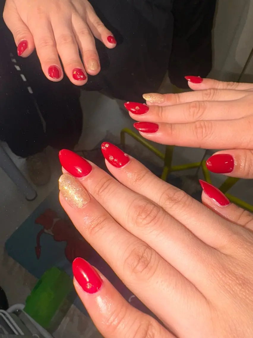 ネイル 成人式 ゴールド 赤色 33nail✴️栄 スミレ❇️Gel-xのネイルデザイン